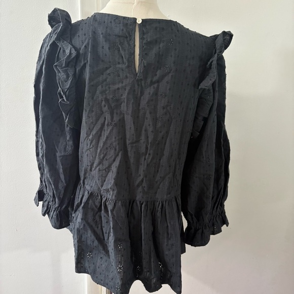 Universal Thread Gray Eyelet Ruffle Blouse Long Sleeve Sz M Boho Peasant Cotton - Picture 4 of 9